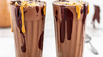 5-ingredient chocolate peanut butter smoothie